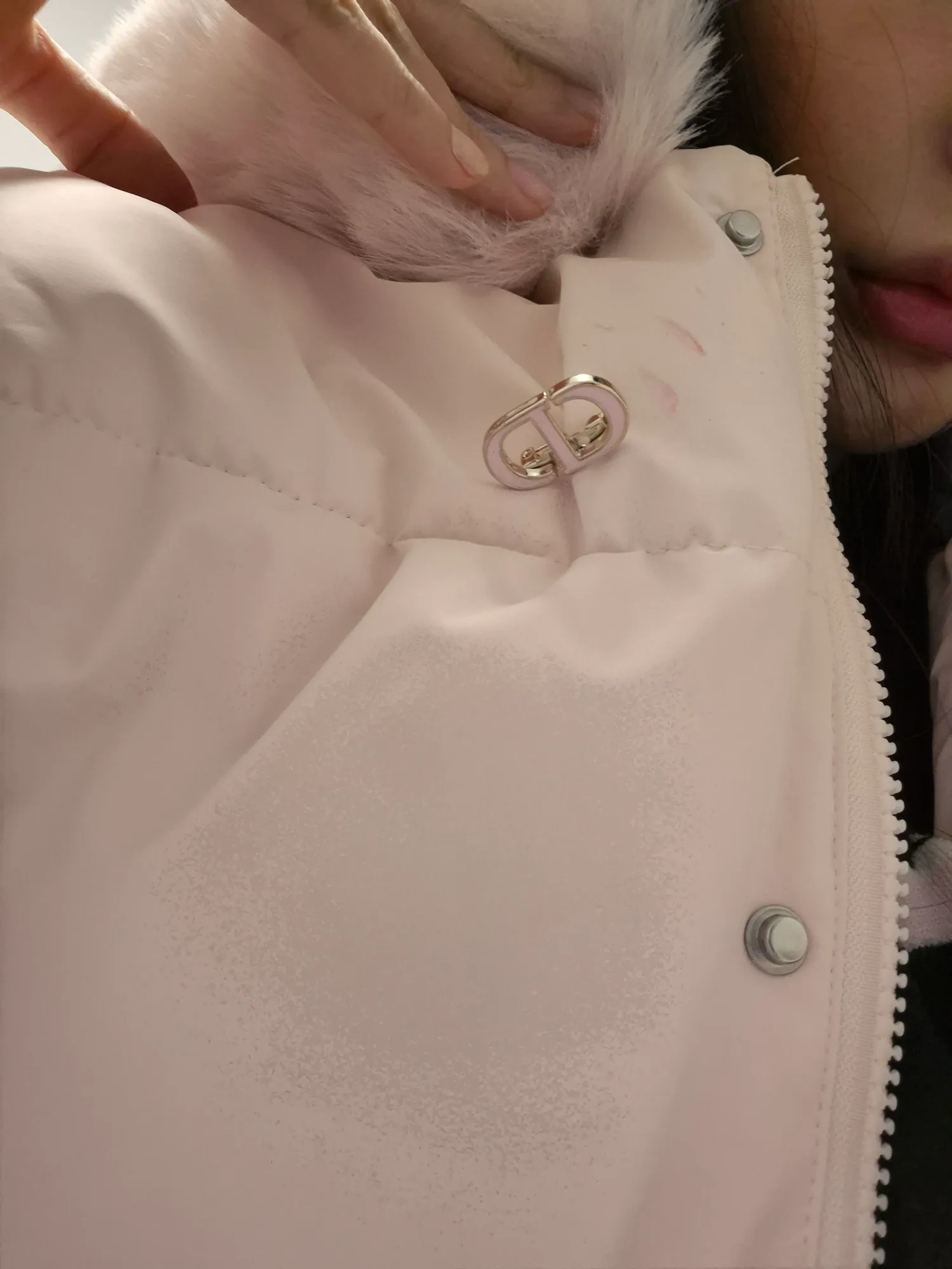 명품브러치 패딩에달아봄 샤넬2