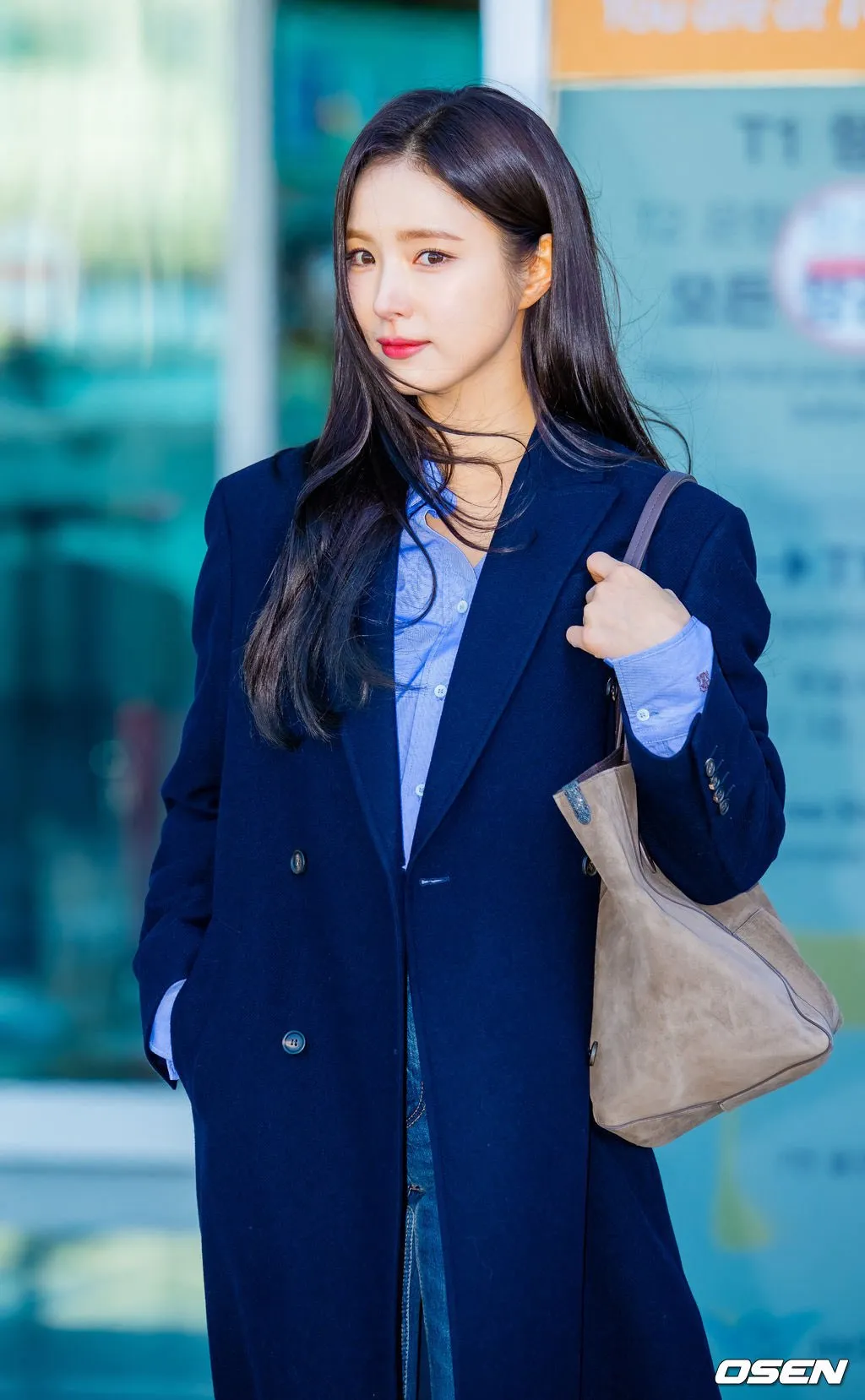 로마로 출국하는 신세경..