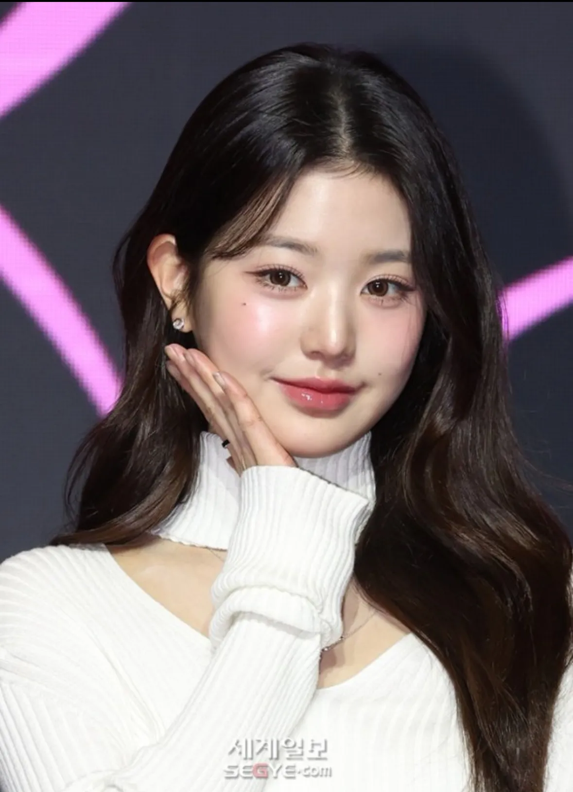 장원영 이번에 살찌우면서 쌍수한번더한거예요?