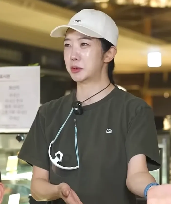 이 분 얼굴에 뭐 하신건가요..?