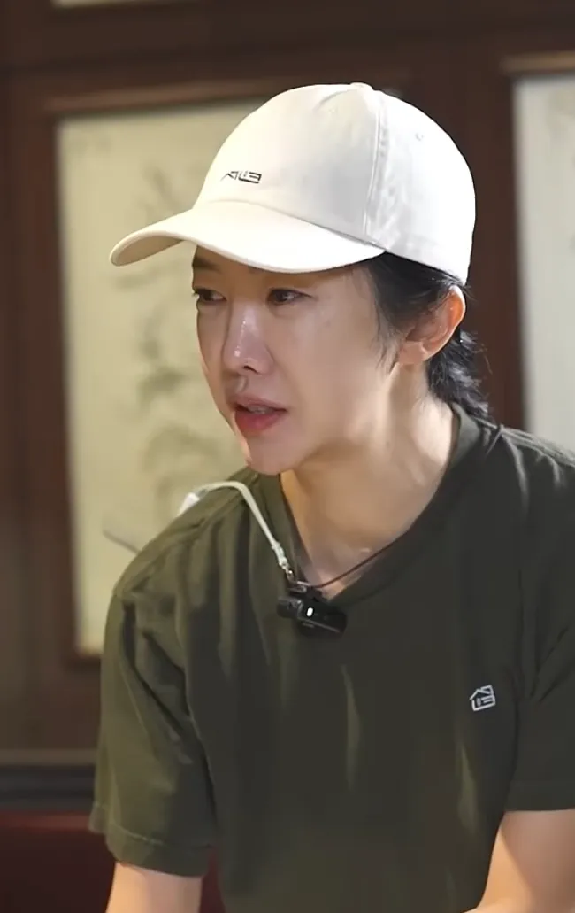 이 분 얼굴에 뭐 하신건가요..?3