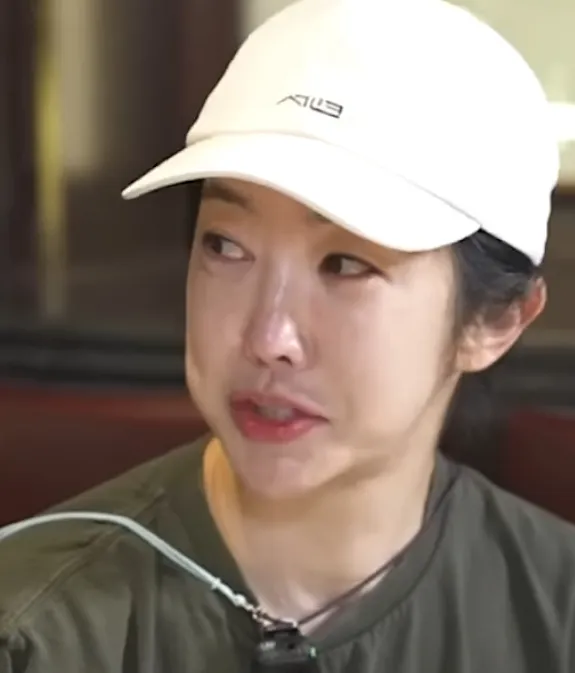 이 분 얼굴에 뭐 하신건가요..?4