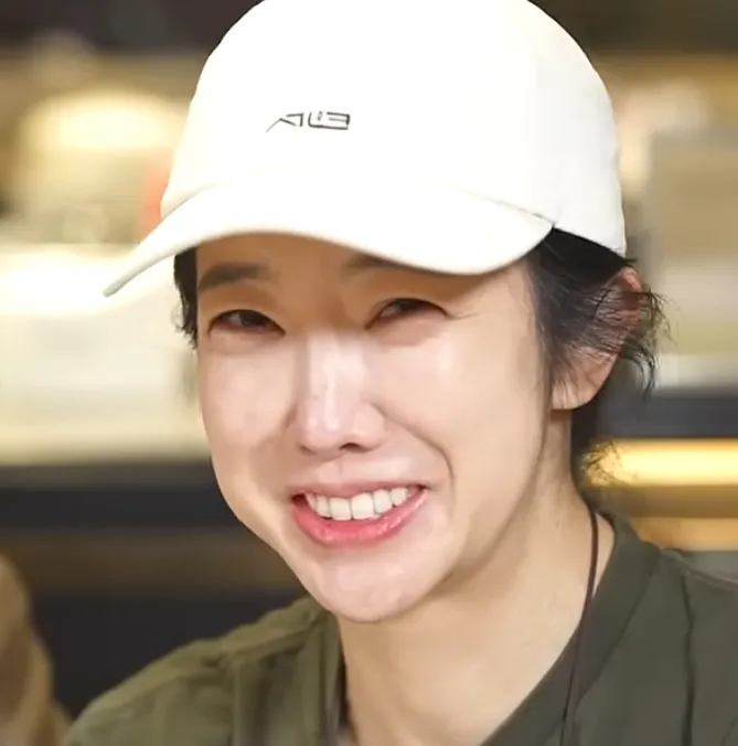 이 분 얼굴에 뭐 하신건가요..?5