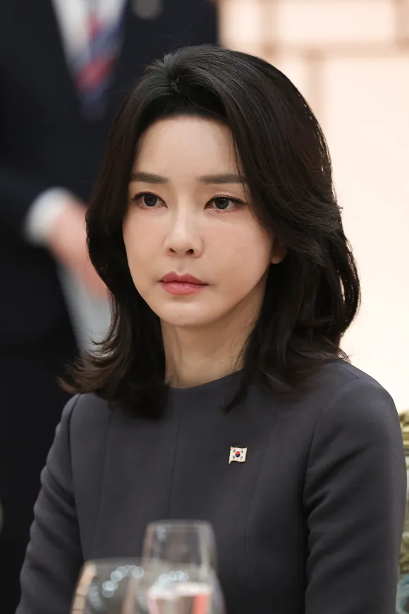저는 닮았다들은 사람중에 기분 안좋았단거 윤 부인 ㅠㅠ 댓글