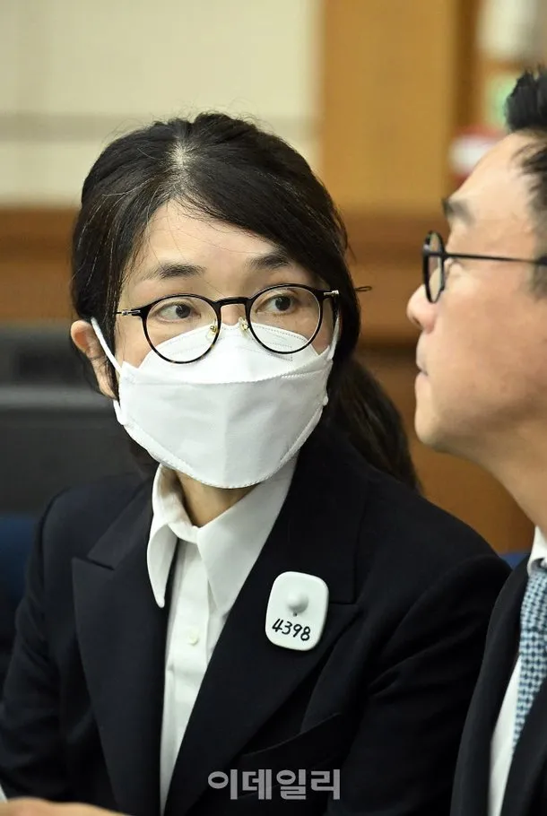 김건희 화장빨이었던건가요? 저땐개이뻣는데