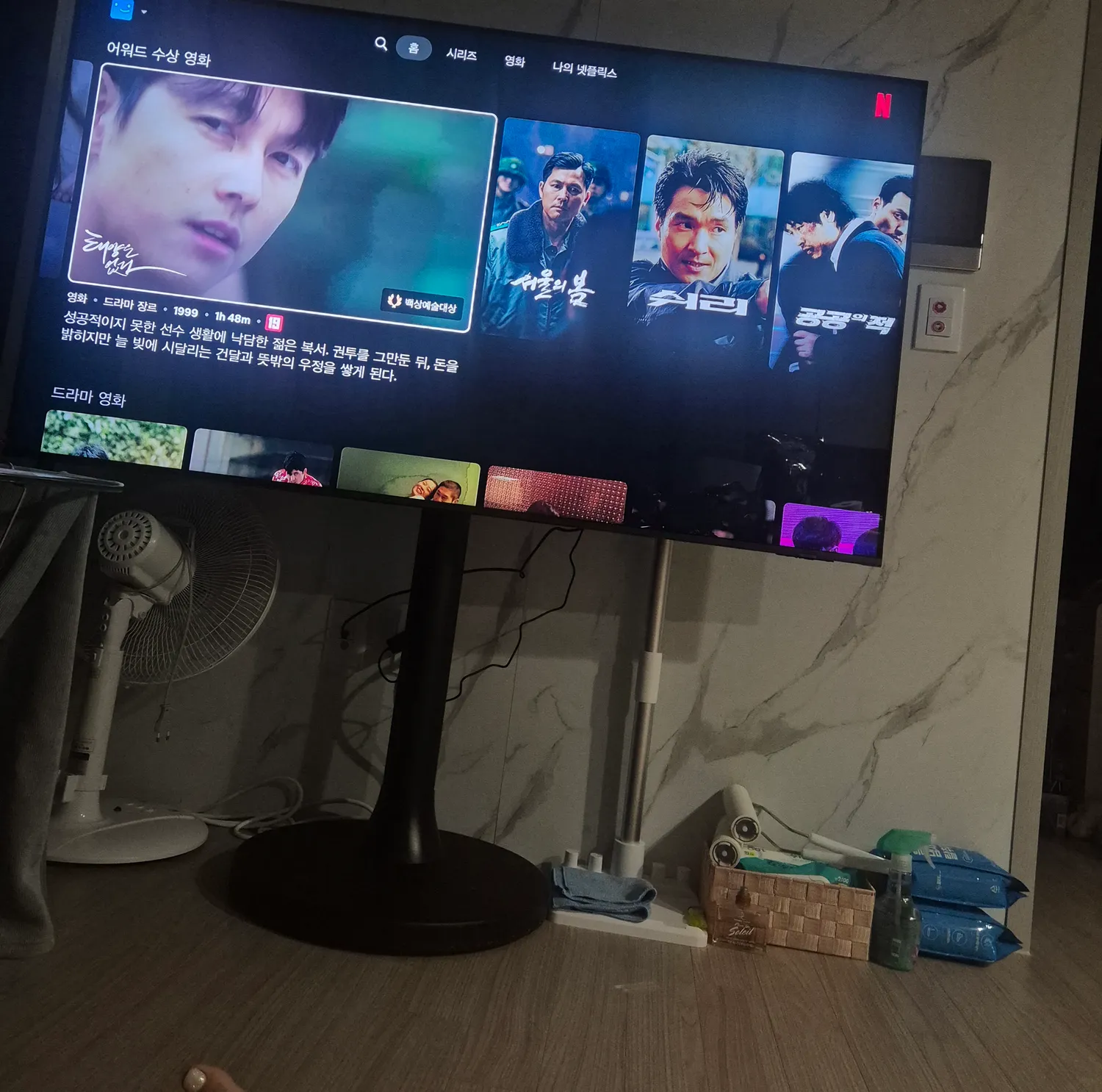 넷플릭스 원래볼거없나요?;;ㅅㅂ